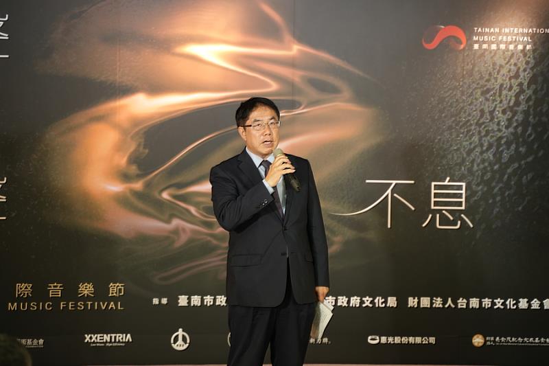 市長黃偉哲於開幕記者會致詞，誠摯邀請全國愛好音樂的朋友來到臺南，透過音樂感受城市的溫度與節奏。用音符串聯土地與人心
