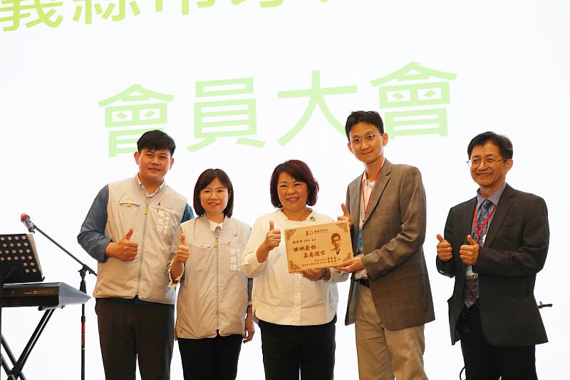 護家四無礙榮獲113年政府服務獎肯定 黃敏惠市長頒獎共享榮耀