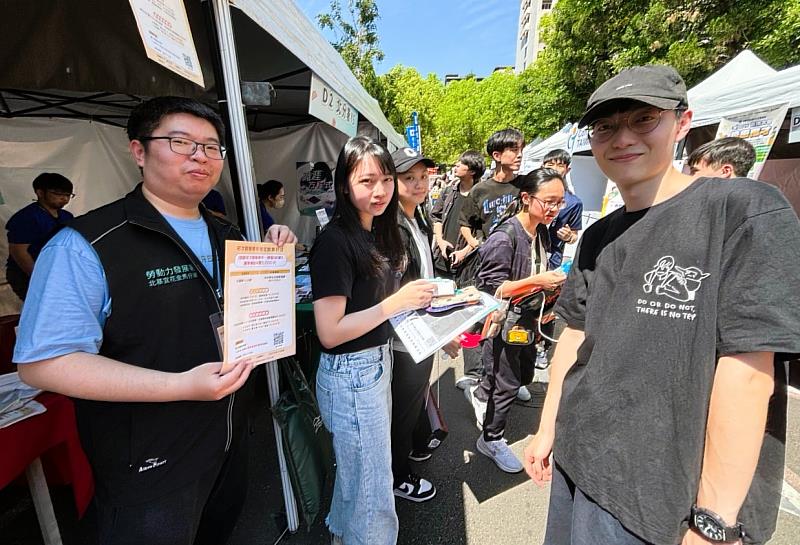 北分署深入校園徵才活動,宣導「初次尋職青年穩定就業計畫」