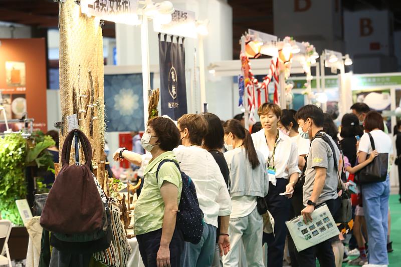 歡迎具文創魅力與在地特色的生活風格品牌參加「FUN!嗜100」，展出家居用品、服飾配件、伴手禮等生活選物。(2024資料畫面-貿協提供)