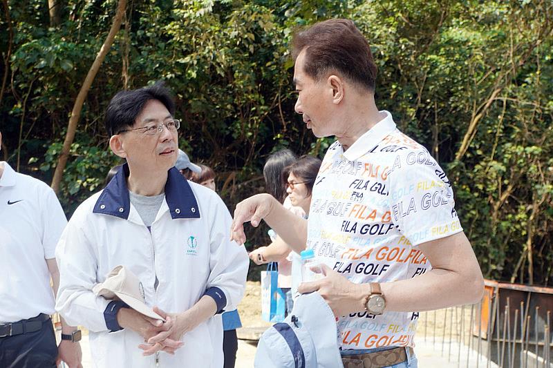 大村鄉鄉長賴志銘(右)與大葉大學校長方文昌(左)交流