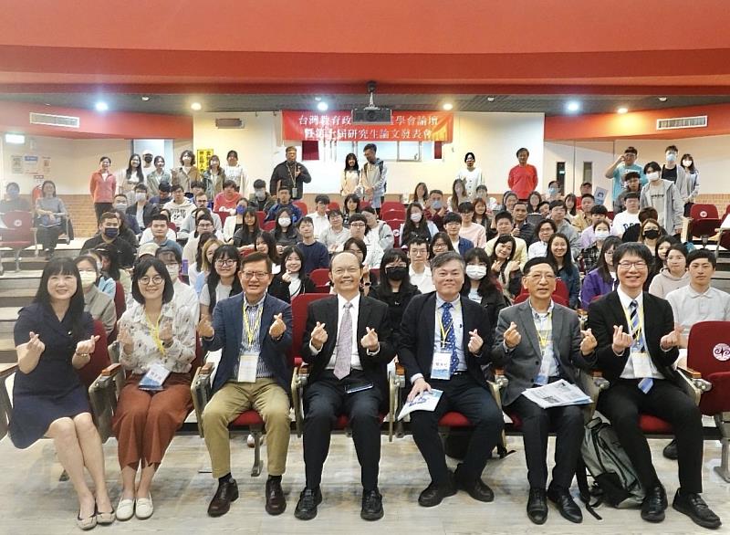 發表會與會人員合影。