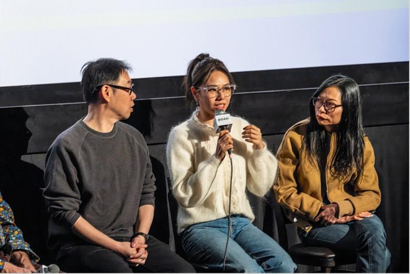 《小雁與吳愛麗》於芝加哥亞洲躍動影展首映，導演林書宇（左）、女主角夏于喬（中）出席映後座談。（芝加哥亞洲躍動影展提供）