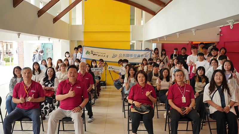 公廣系第23屆畢業成果展校慶亮相,與會貴賓合影