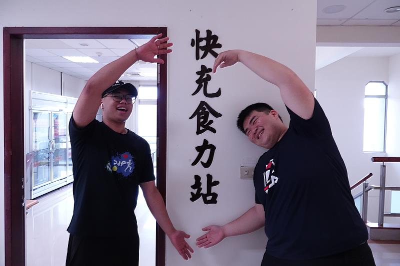 「快充食力站」設置於佛大管理學院，提供學生即時能量補給，結合愛心與實用性，讓希望在校園裡流動。