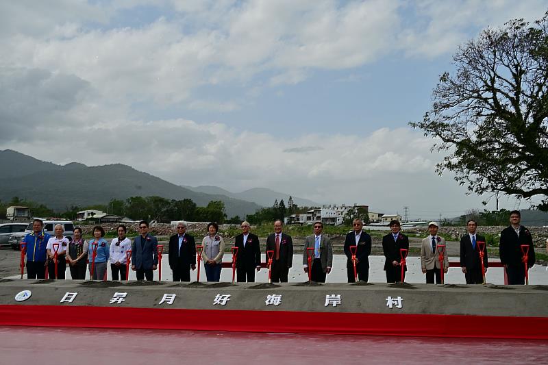 全國最大公有地長照園區「日昇月好海岸村」動土！ 饒慶鈴：感謝各界一同努力推動