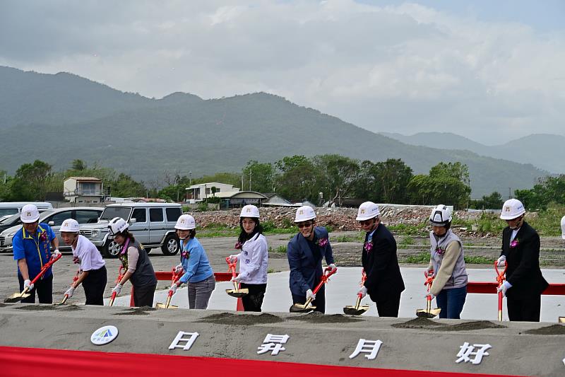 全國最大公有地長照園區「日昇月好海岸村」動土！ 饒慶鈴：感謝各界一同努力推動