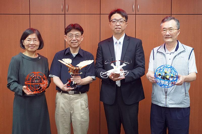大葉大學Open Day，方文昌校長(左二)歡迎大家參觀各系特色