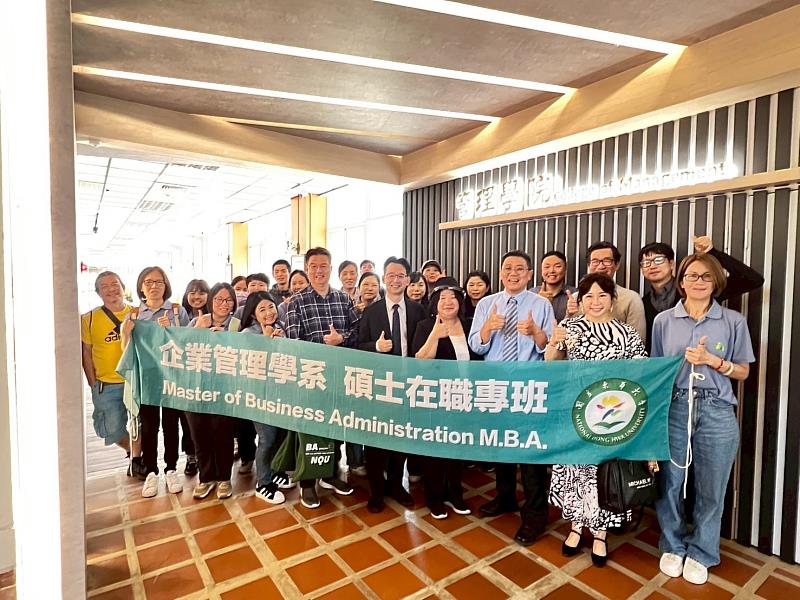參訪行程首站即拜會金門大學管理學院，由管理學院葉子明院長、企業管理學系系主任林正士教授、圖書館館長顏郁芳教授、進修推廣部主任王興國教授等接待，介紹金門大學的發展歷程與校園特色。