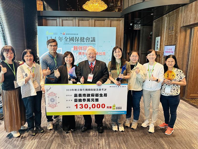 衛生局局長及團隊與署長合影