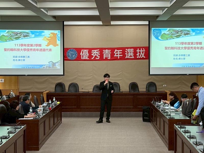 多媒系秦仕晉同學多次獲得班排名第一，學業表現穩定，現任學生會會長，具備領導與溝通能力。