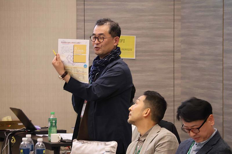 日本早稻田大學李在鎬教授於高峰會演講時，讚賞村上春樹研究中心「長期耕耘AI與日語教育領域，貢獻卓越」。（圖／淡江大學提供）