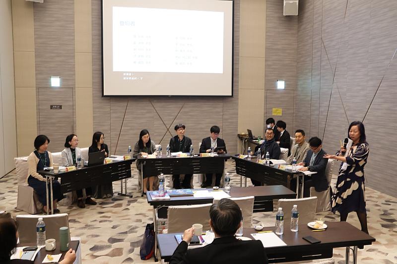 圓桌會議邀請10位國內外大學日語教育主管參與，商討因應生成式AI帶給日語教育變革的未來大計。（圖／淡江大學提供）
