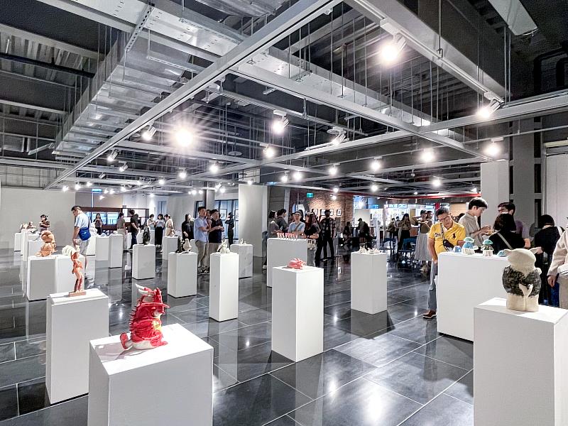 2023年《奇獸飼養學》展場回顧👁‍🗨 當奇獸們現身，整個展場宛如一座充滿魔力的異想動物園，觀者驚嘆連連！每一角落，都是創意與故事交織的祕境。