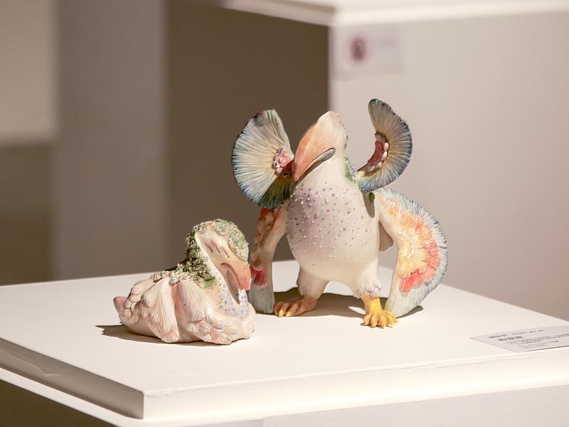 2023年《奇獸飼養學》展場作品特寫🌀 陶土的表面下，是千百種靈感的躍動。這些作品或荒誕、或靈巧、或讓人莞爾，是去年最不可錯過的驚喜之一。