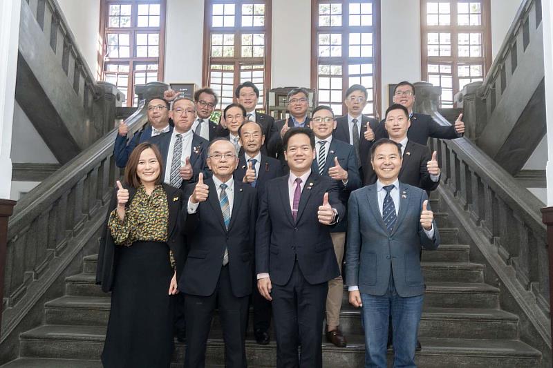 友好城市日本熊本縣八代市議會訪團拜會竹市府大合照