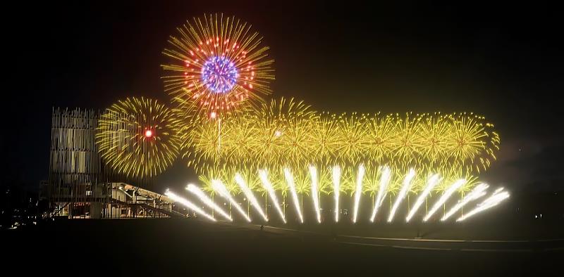 300秒的煙火秀以五大篇章「新生、旅程、色彩、融合、展望」演繹藝術啟航的歷程。(煙火模擬圖)