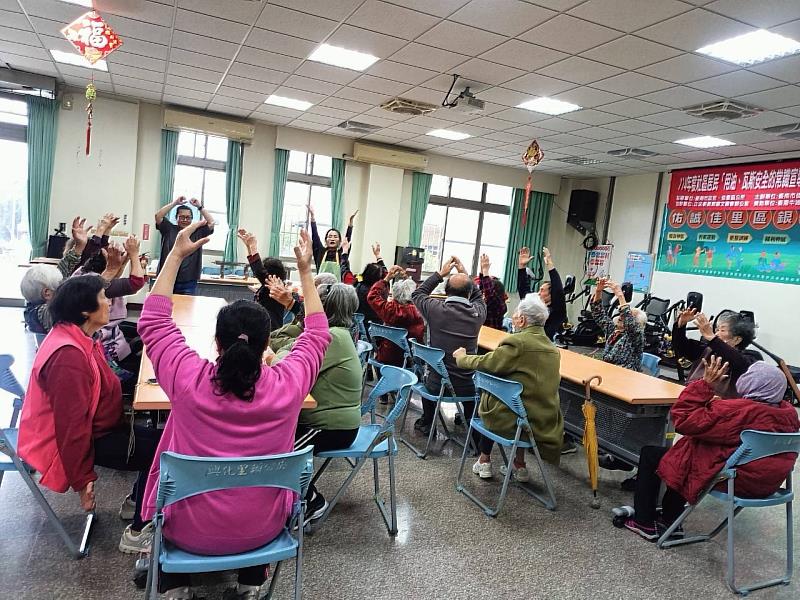 樂活學程學生進社區帶領長輩活動筋骨