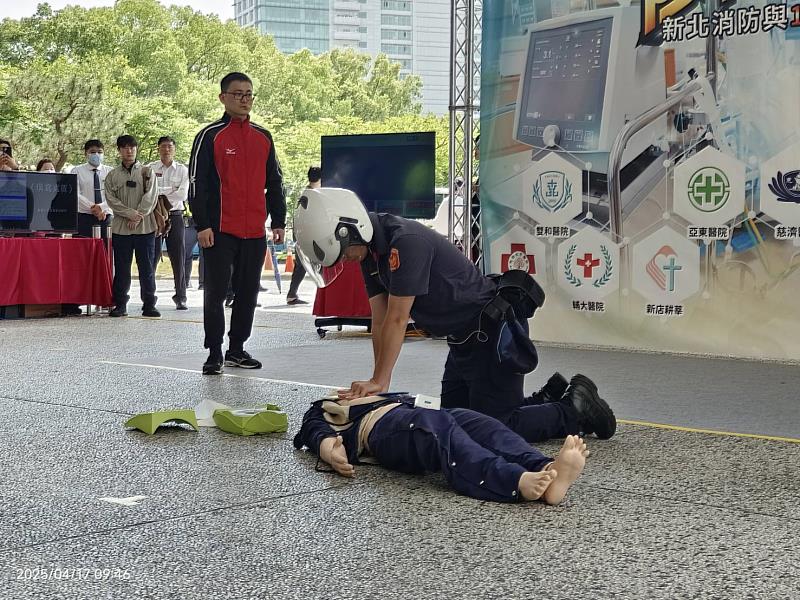 陳崇岳局長也特別提到，近年來消防局參考各縣市及國際上的救護政策做了相當多的努力，包括辦理全民CPR宣導
