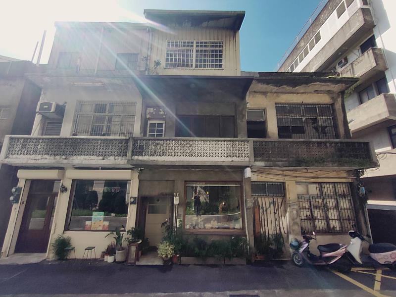 圖2. 新竹大遠百鬧市旁的質有設計工藝選物店。