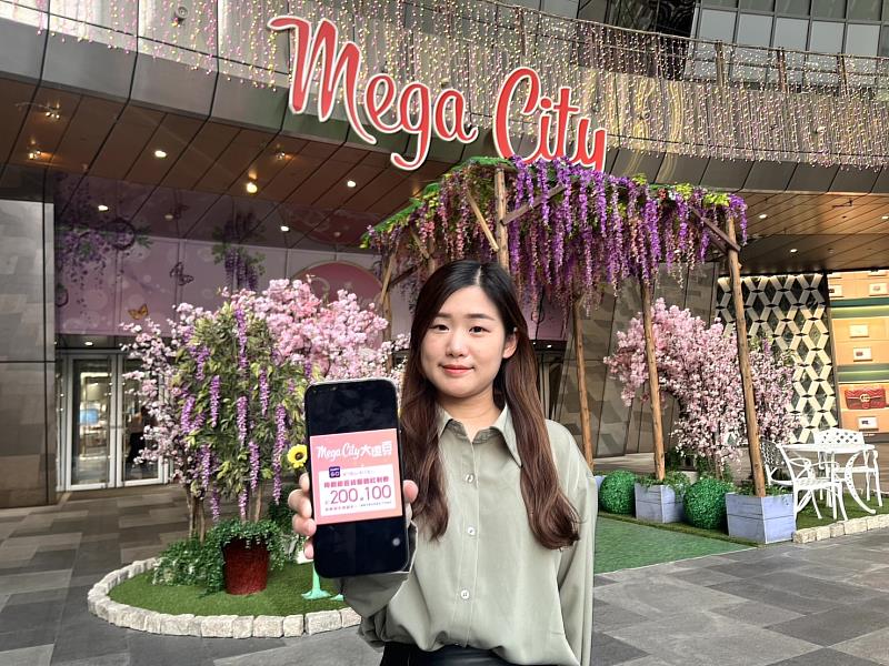 串聯集團跨領域、跨通路紅利點數平台HAPPY GO推出母親節限時限量兌點活動，邀請卡友聰明精彩消費快樂多一點。