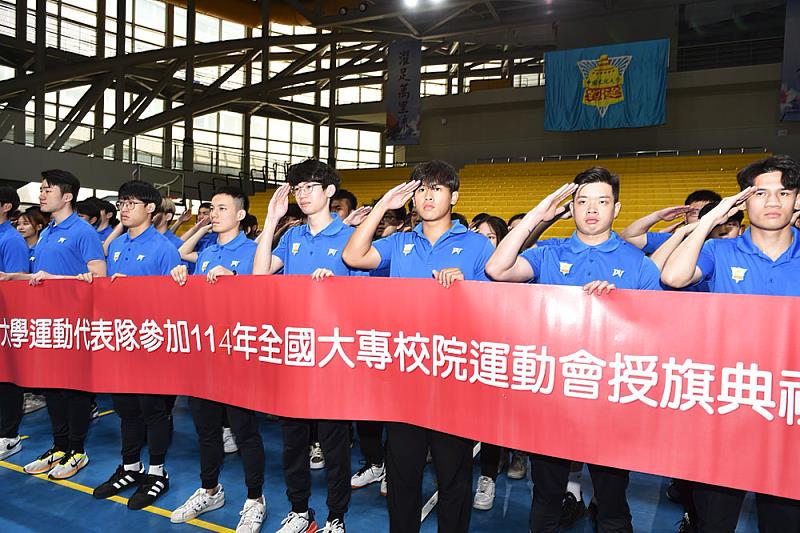 文化大學代表團由38位教練與247位選手組成，蓄勢待發，展現文大選手無懼挑戰、奮力一搏的運動精神。