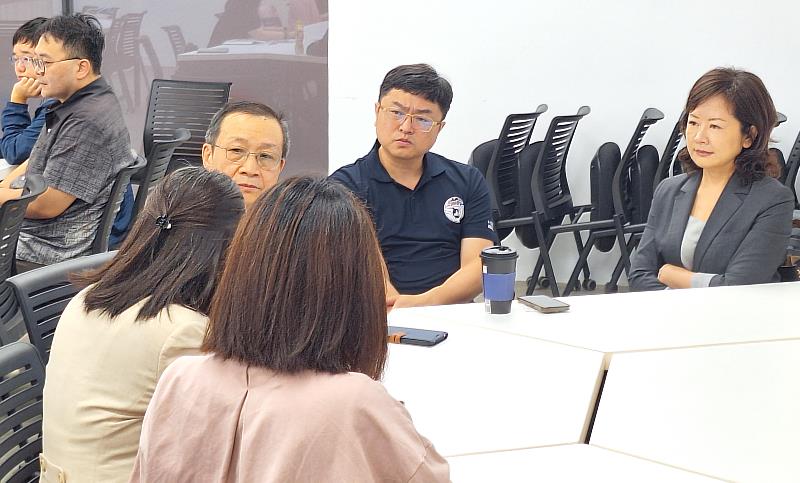 淡江大學與宏泰集團雙方代表分組交流。（圖／淡江大學提供）