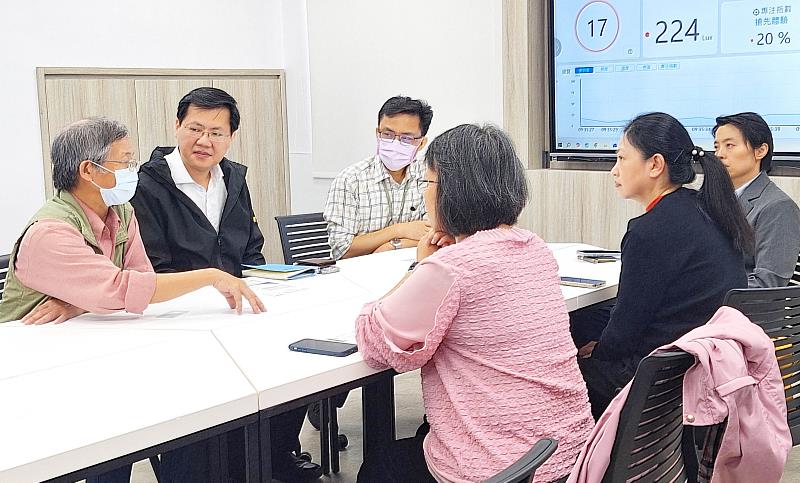 淡江大學與宏泰集團雙方代表分組交流。（圖／淡江大學提供）