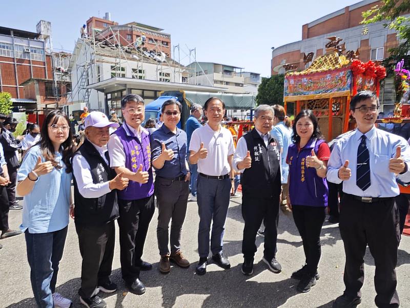 財團法人台中樂成宮何敏誠董事長(右三)親臨現場