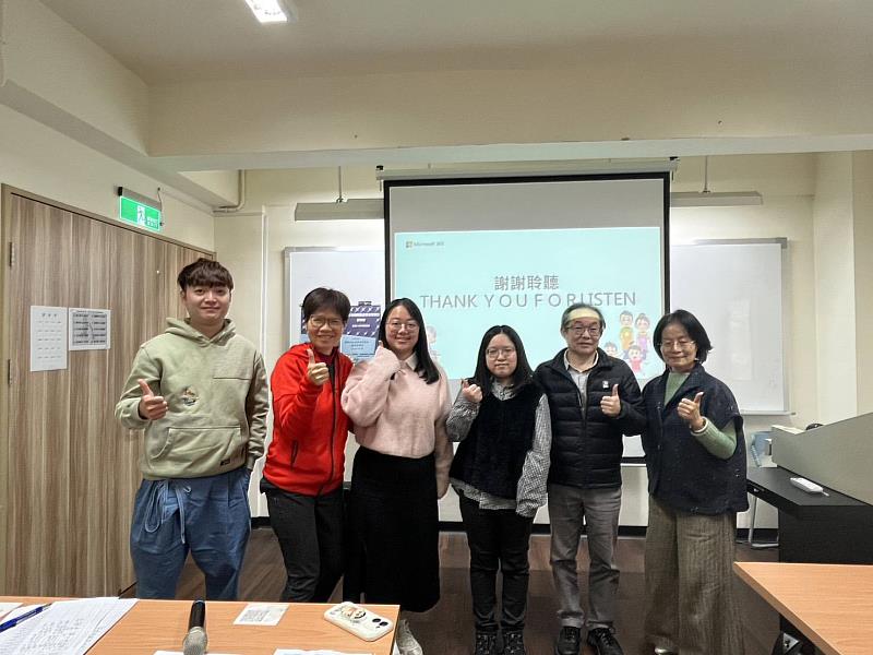 聖約翰科技大學樂齡系邀請陳慧筠與陳育暄兩位校友，返回母系分享長照領域的職場經驗與心路歷程。
