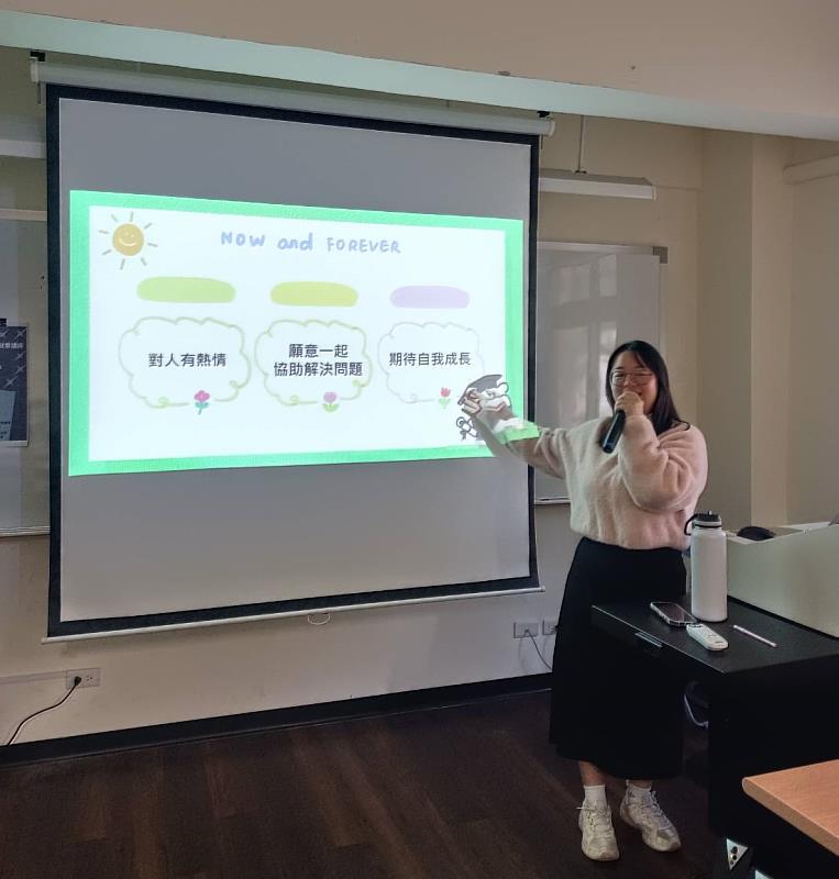陳慧筠分享職場上面對的挑戰及因應的態度與方法。