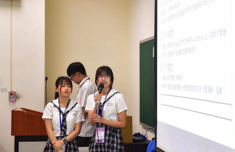 學生以精練短講分享學習成果及反思歷程