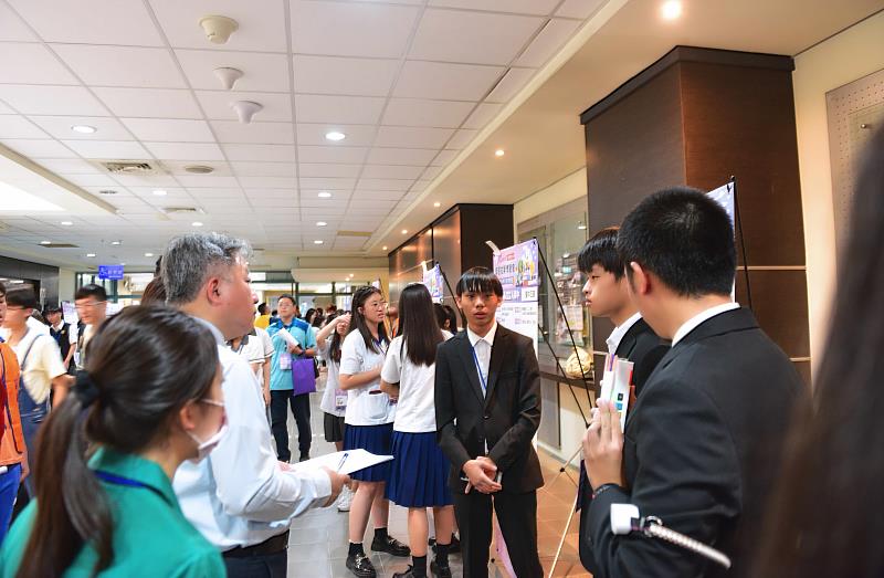 活動邀請多位大學教授與專家現場給予即時的回饋