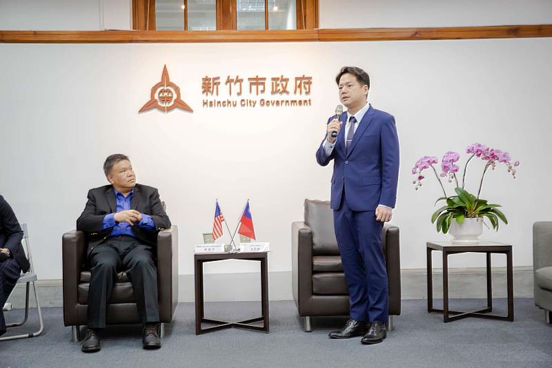 代理市長邱臣遠致詞