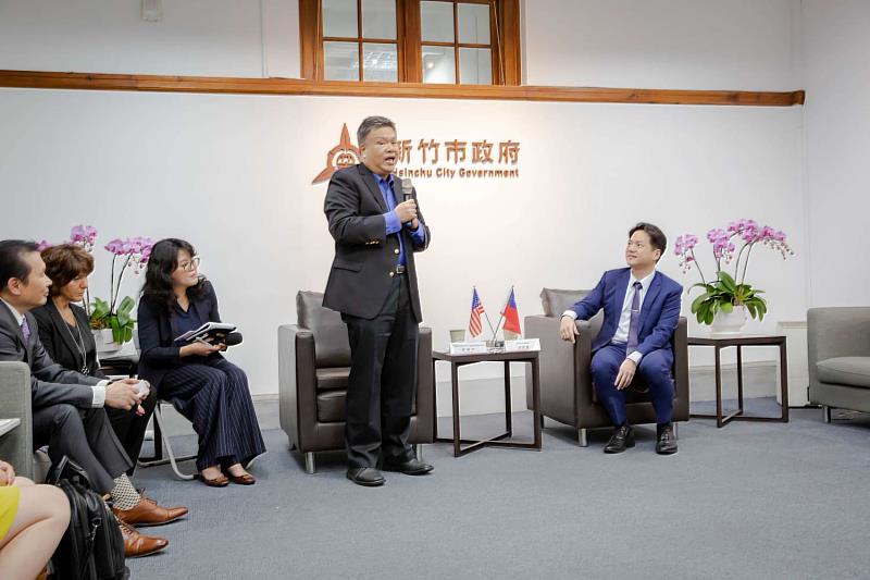 美國庫比蒂諾市初中小學學區委員會主席劉錦宗致詞
