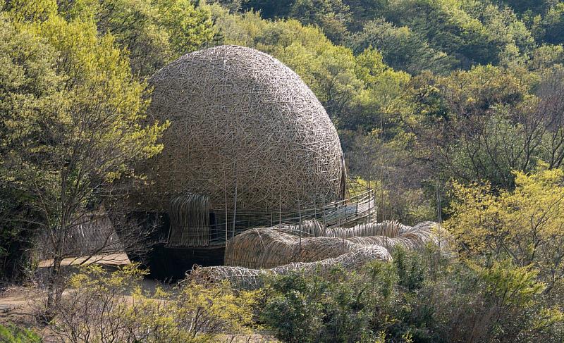 「2025瀨戶內國際藝術祭」臺灣藝術家王文志參展作品《擁抱小豆島》（攝影_宋隆泉）（駐日臺灣文化中心提供）