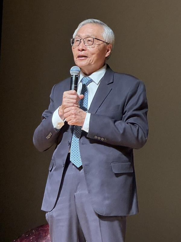 張良民代表僑委會致詞感謝南投縣政府及十鼓擊樂團的合作