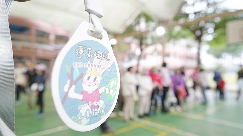 跑完全程並撿拾垃圾的完賽者可獲得一面可種植的「種子紙獎牌」