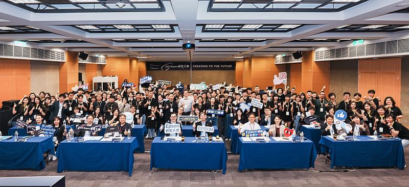 2025 Epson 創新大賽，Epson、評審與決賽團隊合影