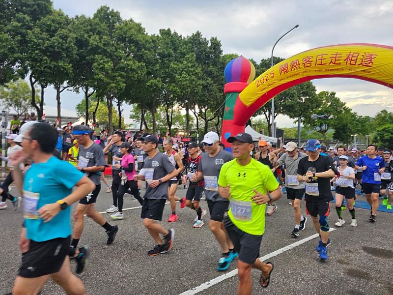 圖1 2025鬧熱客庄走相逐,選手起跑沿途飽覽客庄風景
