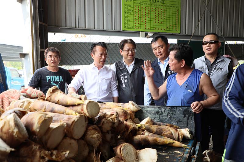 嘉義縣烏殼綠竹筍首批裝櫃出口加拿大，每月穩定供應國際市場