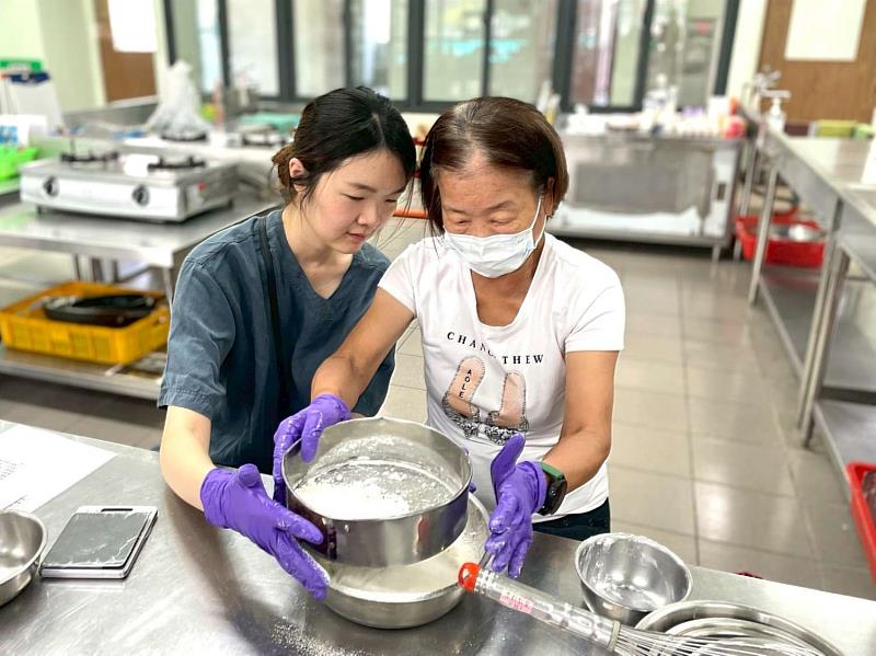 竹市視障生活重建包粽班開課(資料照片)