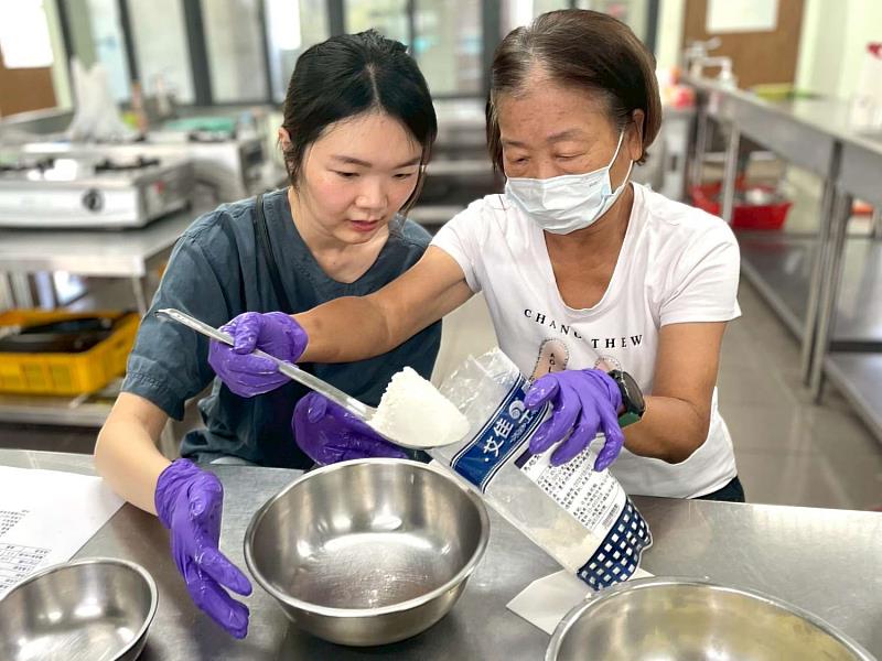 竹市視障生活重建包粽班開課(資料照片)
