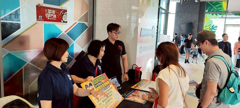 新北市政府消防局第一救災救護大隊攜手板橋麗寶 Hi Mall 於昨(19)日下午辦理消防宣導活動