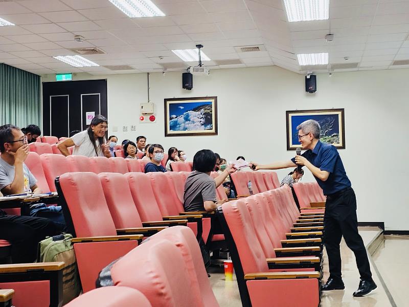 何檢察官課程中穿插有獎徵答 同仁反應熱烈(林業保育署臺中分署提供)