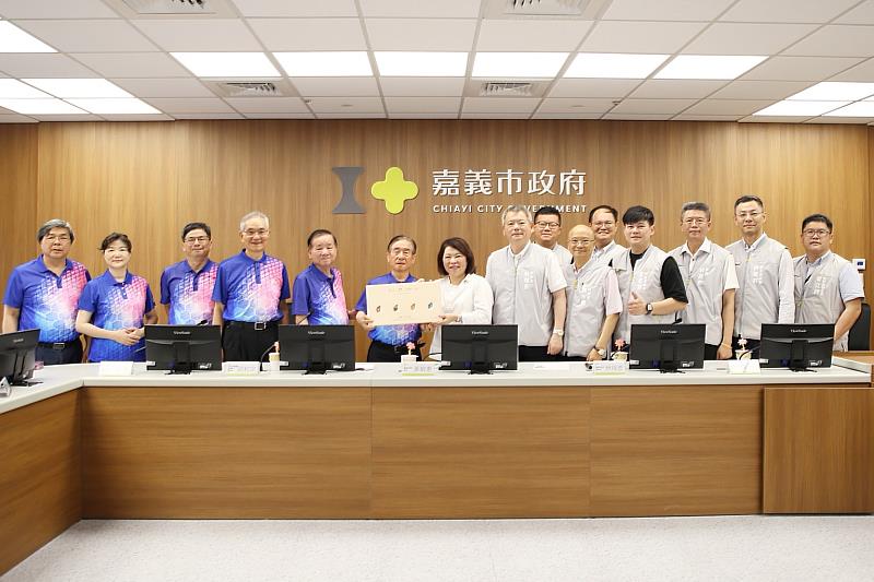 黃敏惠市長致贈紀念品