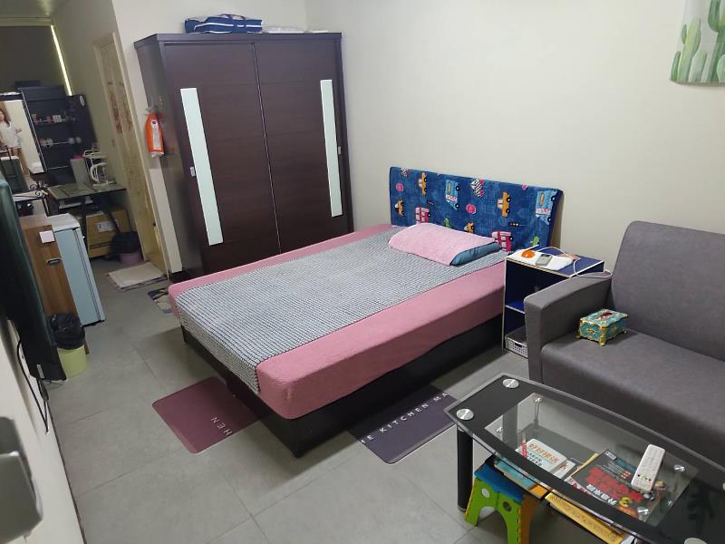 店家員工宿舍暗藏春色，竹市警搜索查獲6人依法送辦。