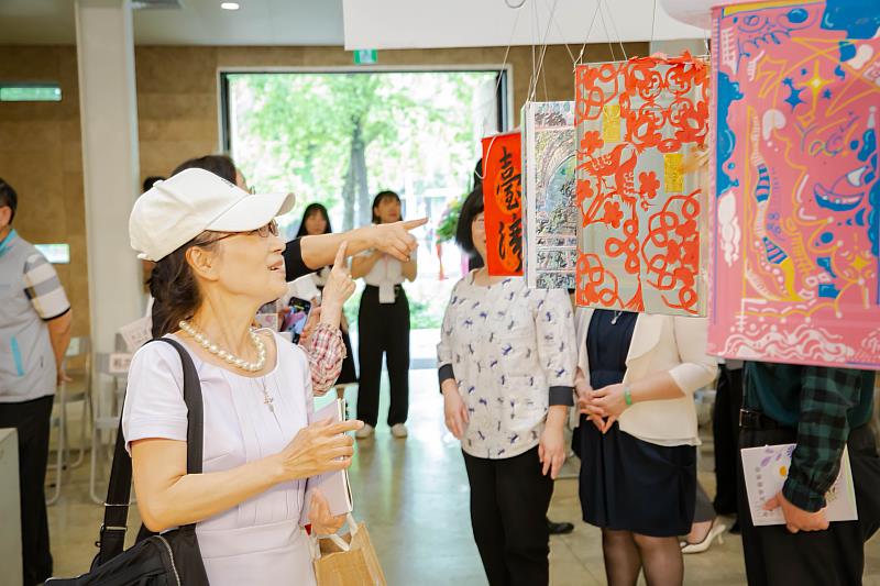 民眾觀展