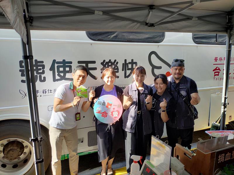 信義房屋表示,長年舉辦捐血活動等社區活動,是實踐企業社會責任的行動之一,更是落實「以人為本」核心理念的具體展現。