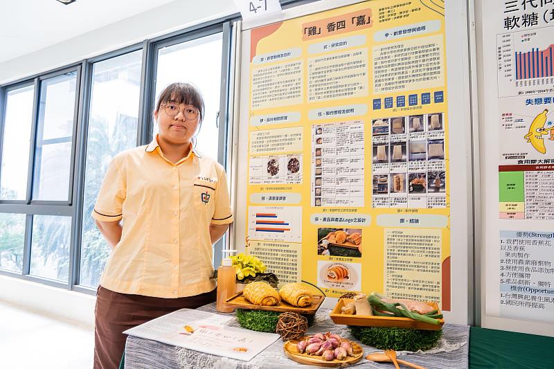 食品餐旅領域由嘉義興華高中以「雞」香世「嘉」-雞肉飯風味派奪得金牌